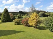 Casa adosada y totalmente amueblada con finca anexada