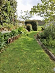 Casa adosada y totalmente amueblada con finca anexada