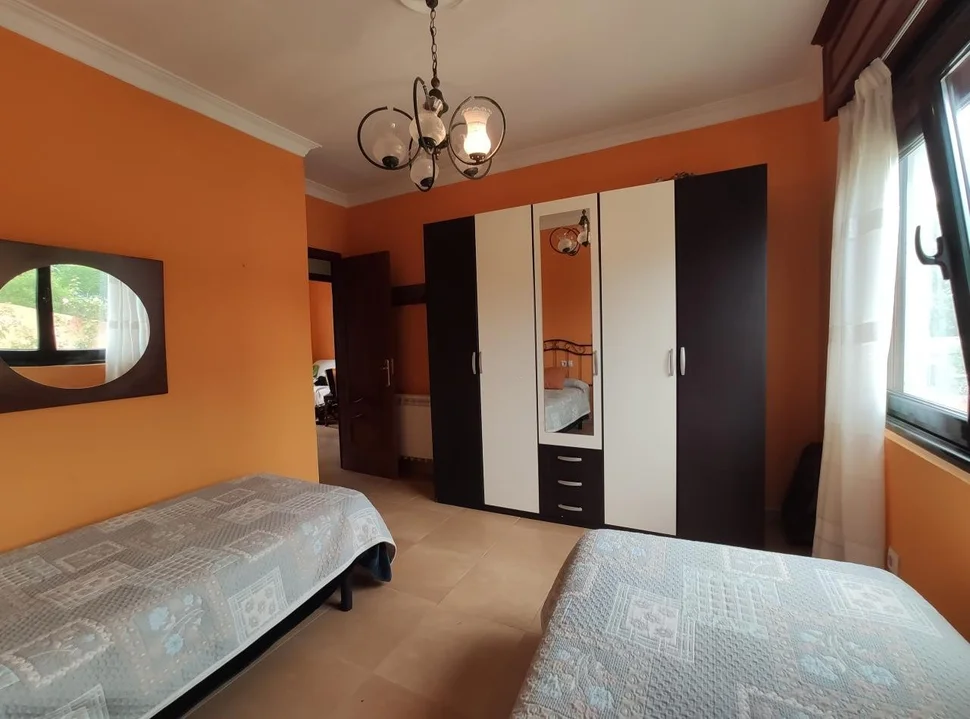 Se alquila planta media de casa en meirás