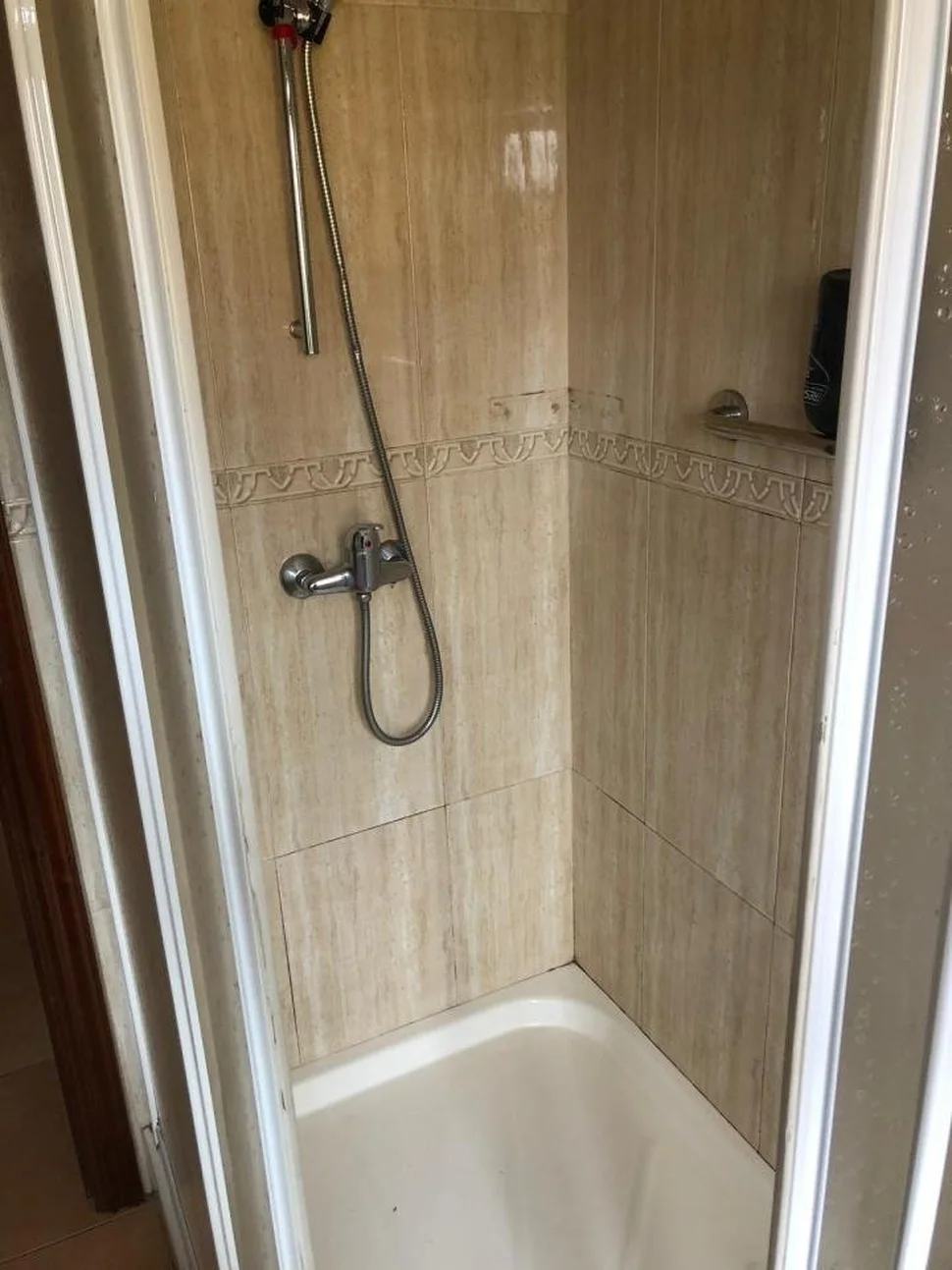 Se alquila planta media de casa en meirás