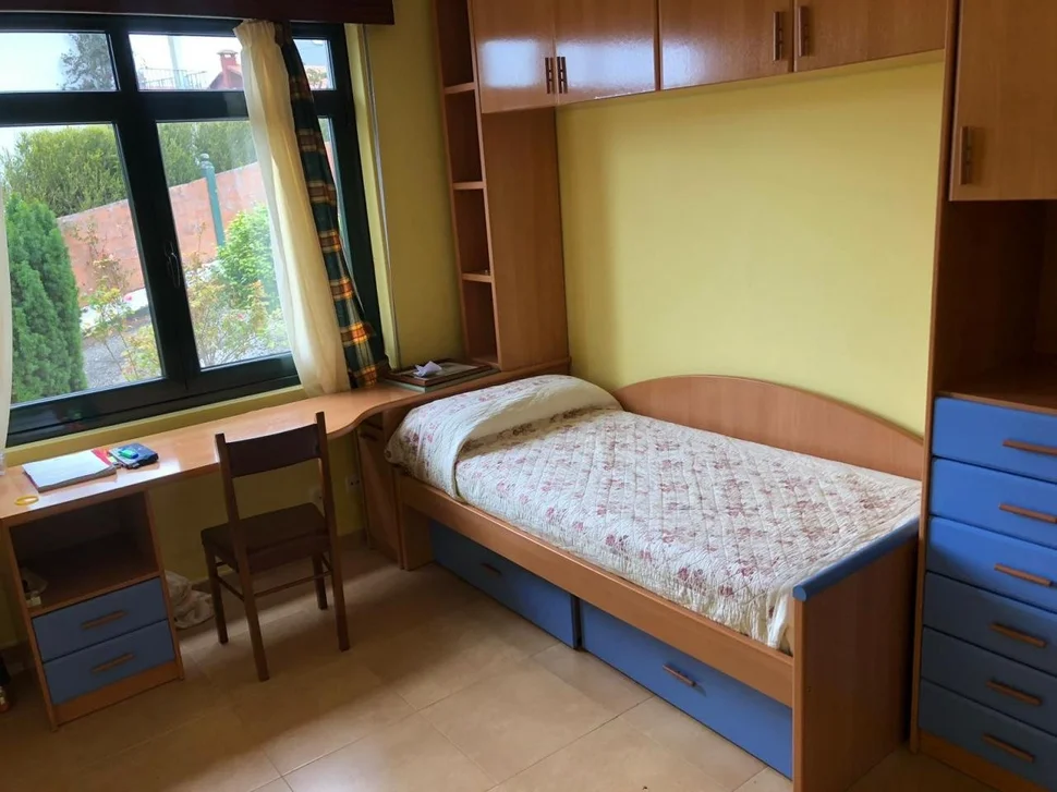 Se alquila planta media de casa en meirás