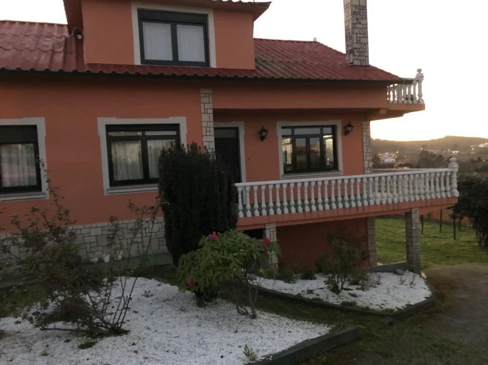 Se alquila planta media de casa en meirás