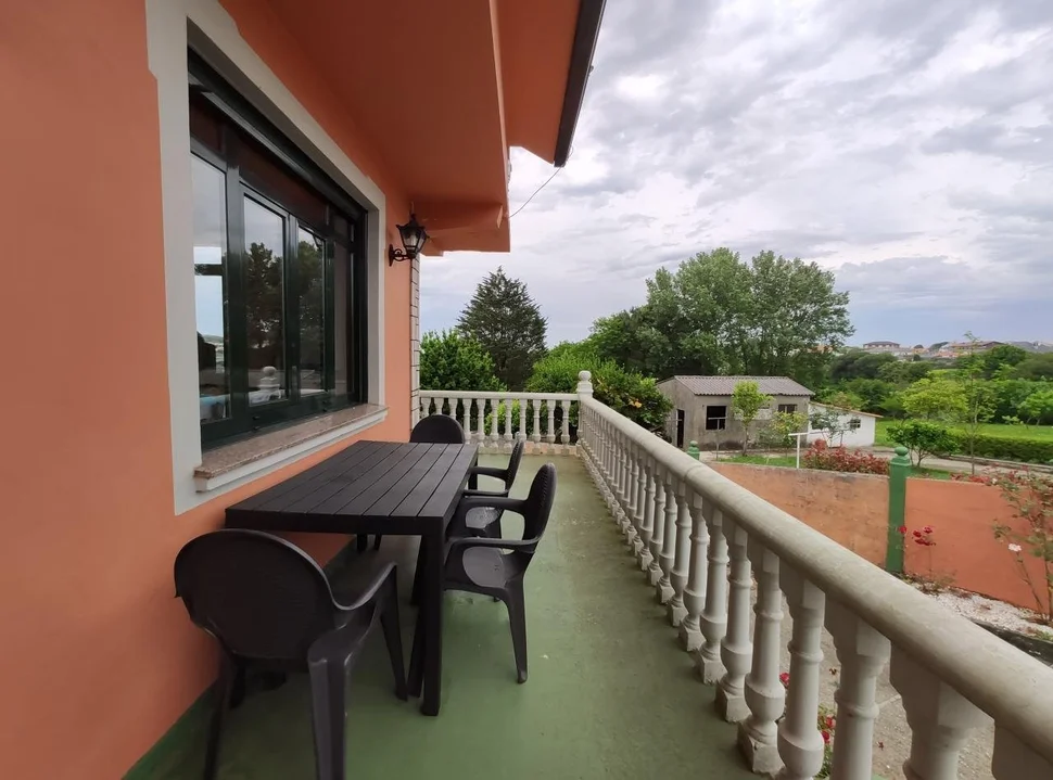 Se alquila planta media de casa en meirás