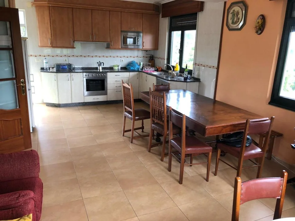 Se alquila planta media de casa en meirás