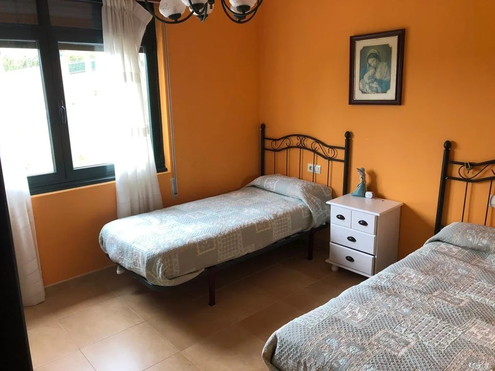 Se alquila planta media de casa en meirás