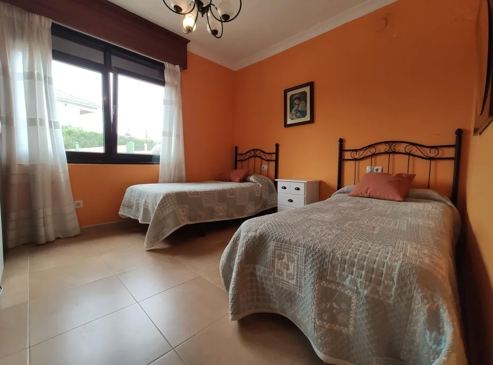 Se alquila planta media de casa en meirás