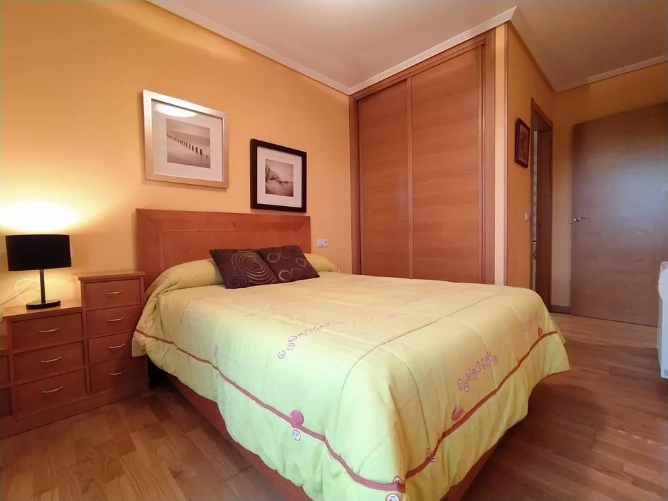 Coqueto piso en la zona de ares con zona comunitaria ajardinada