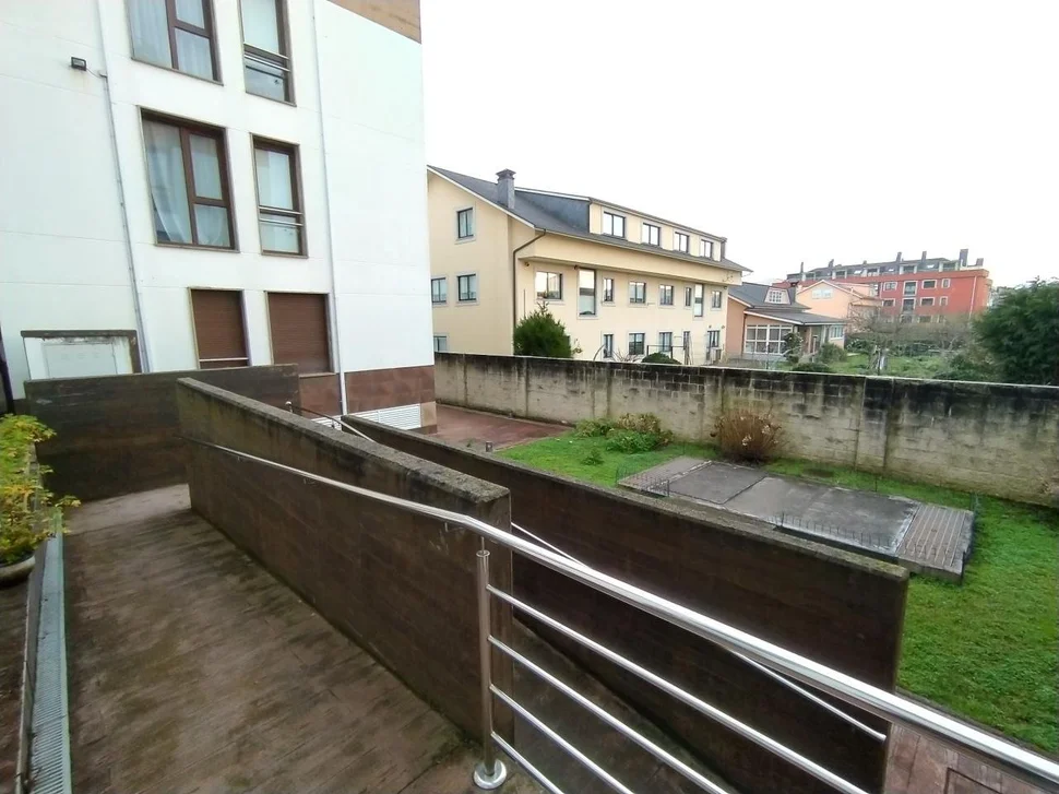 Coqueto piso en la zona de ares con zona comunitaria ajardinada