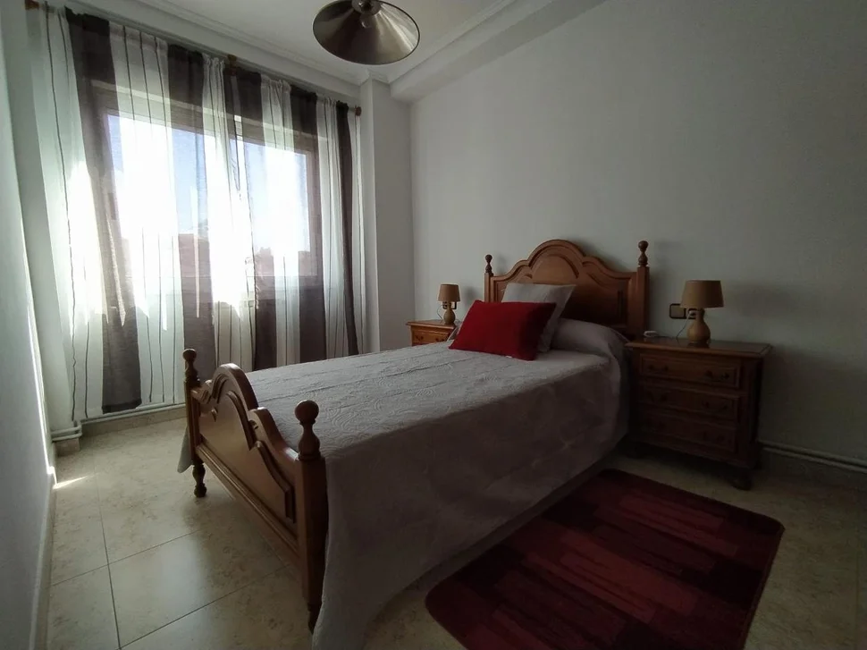 Se alquila piso en caranza