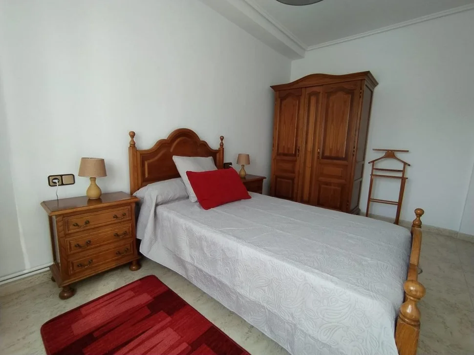 Se alquila piso en caranza