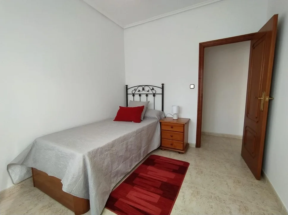 Se alquila piso en caranza