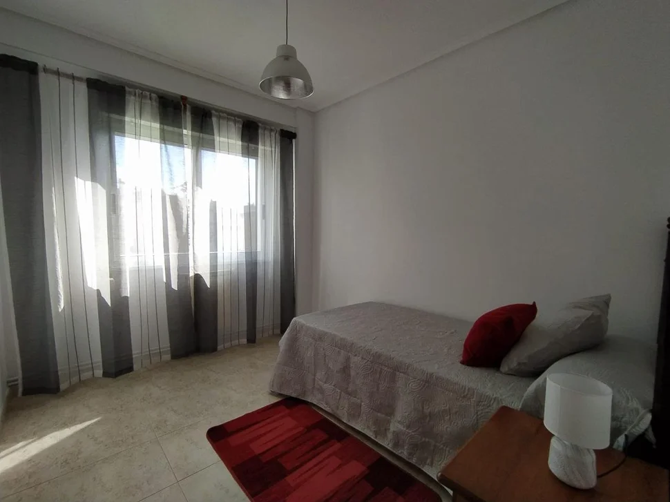 Se alquila piso en caranza