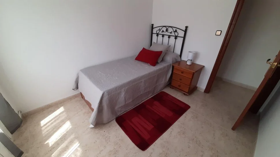 Se alquila piso en caranza