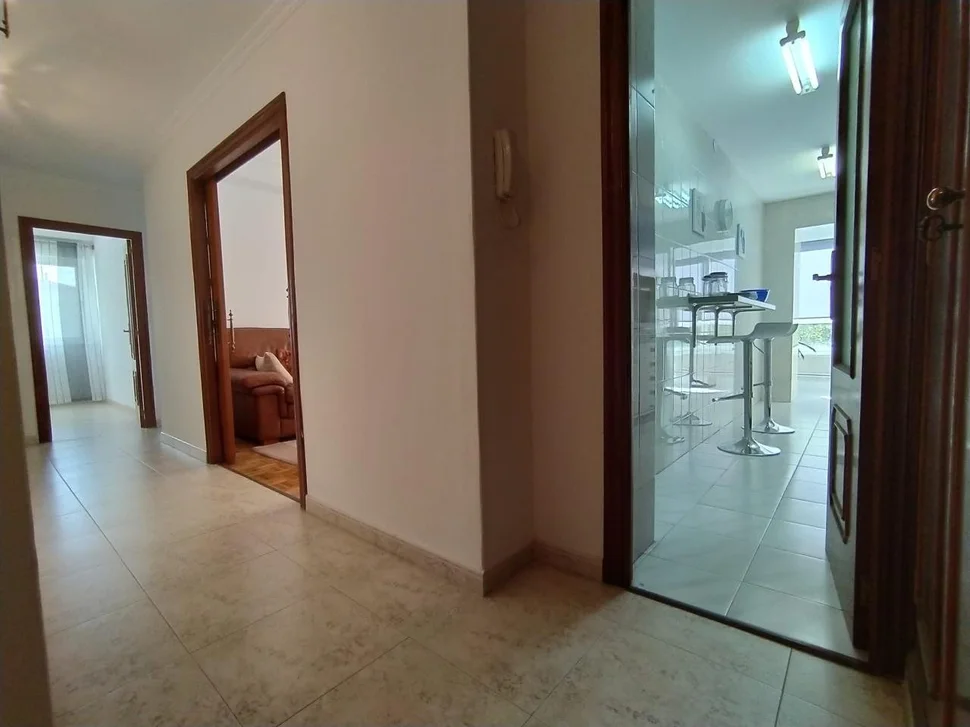 Se alquila piso en caranza