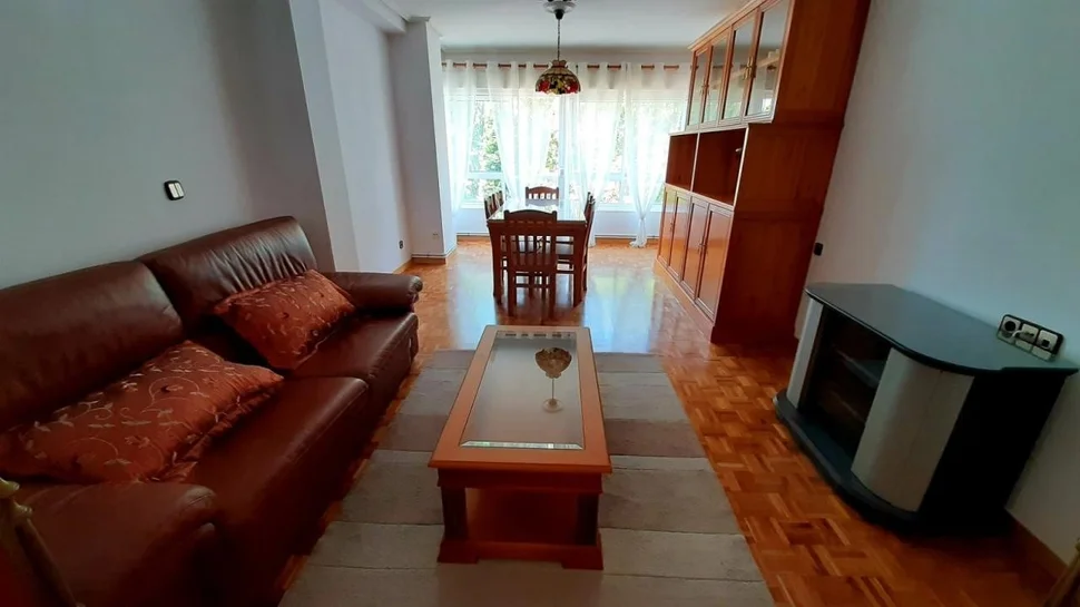 Se alquila piso en caranza