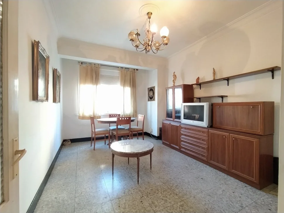 Se vende piso con balcon en ultramar para reformar