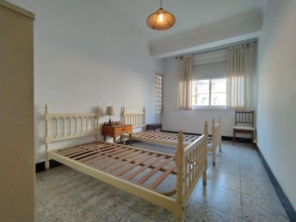 Se vende piso con balcon en ultramar para reformar