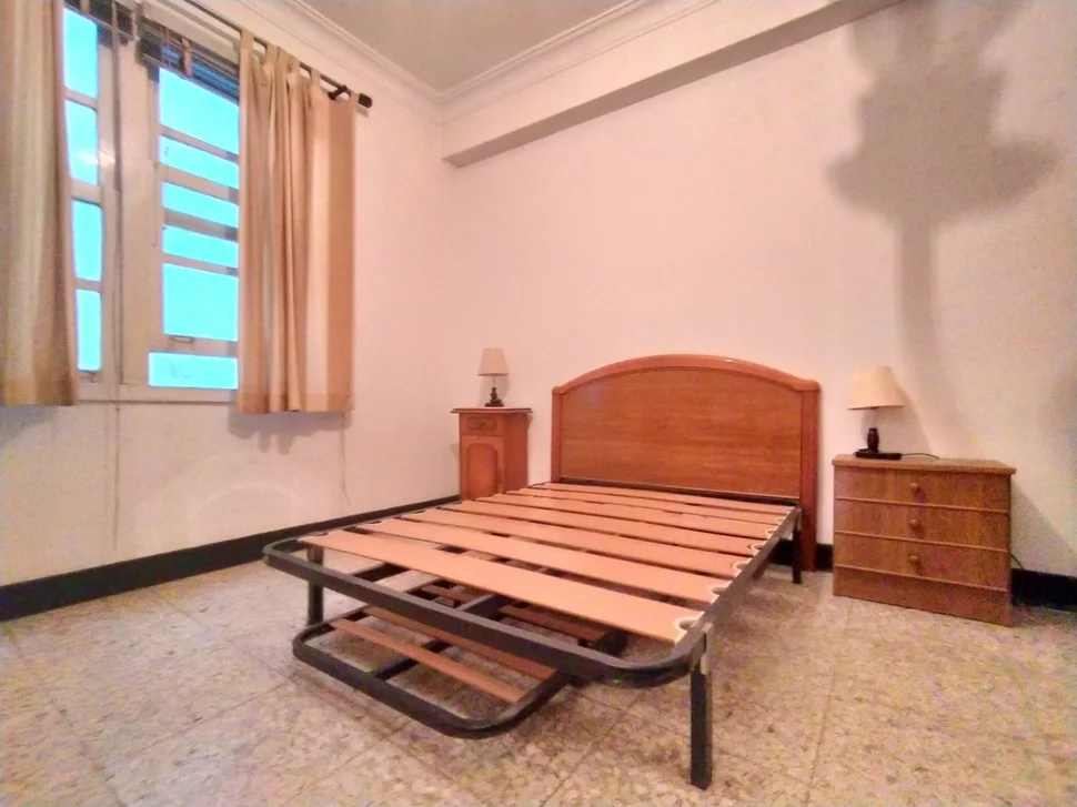 Se vende piso con balcon en ultramar para reformar