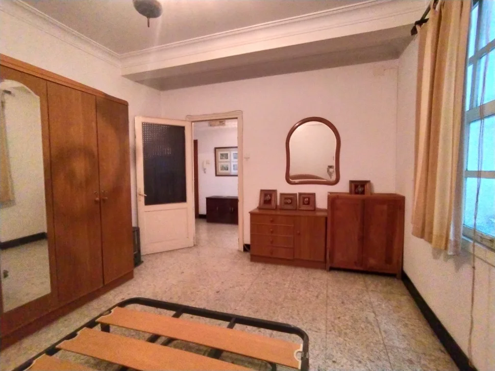 Se vende piso con balcon en ultramar para reformar