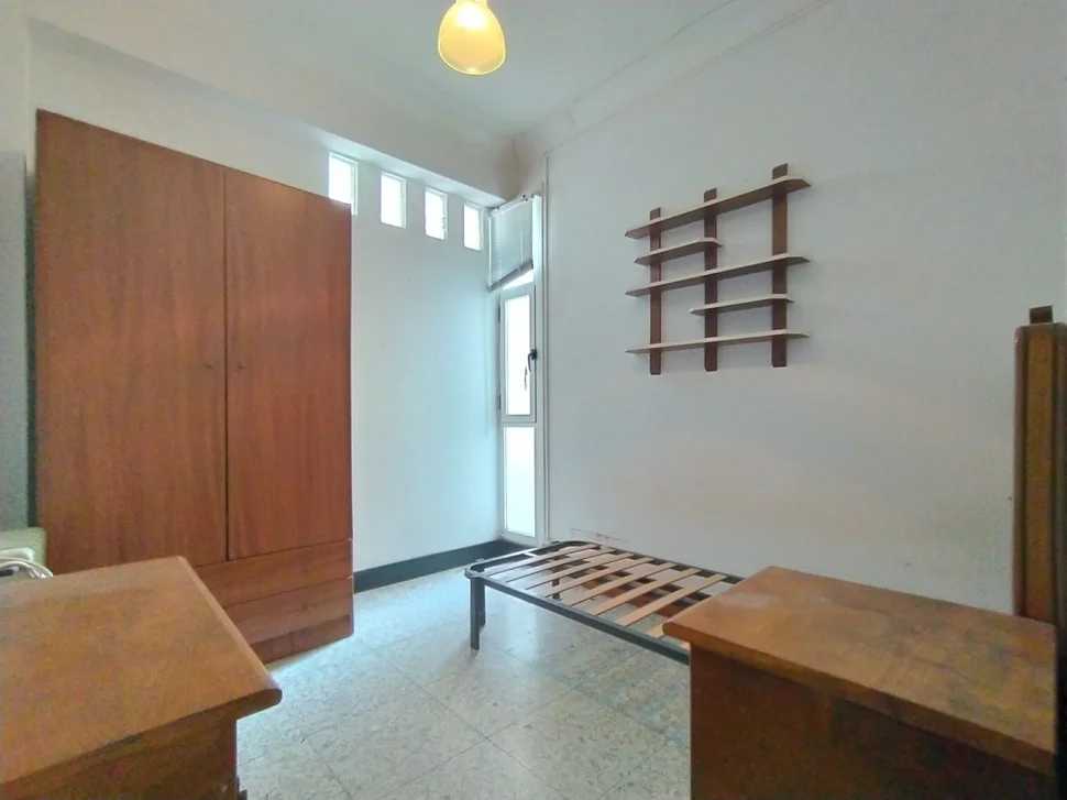 Se vende piso con balcon en ultramar para reformar