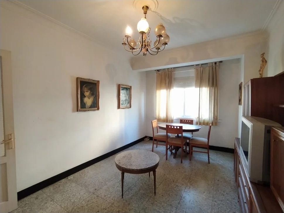 Se vende piso con balcon en ultramar para reformar