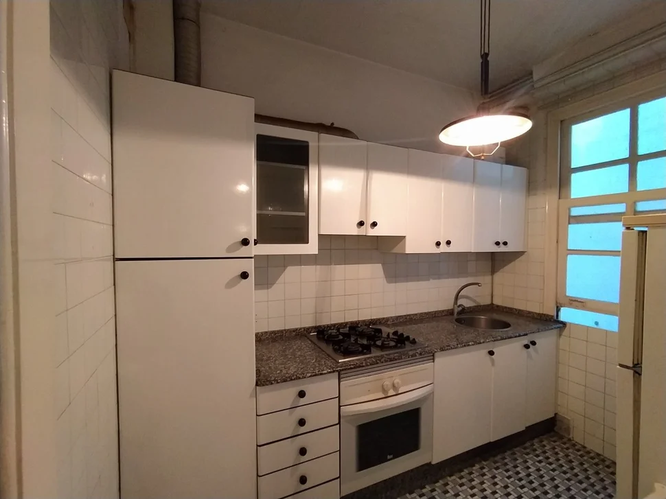 Se vende piso con balcon en ultramar para reformar