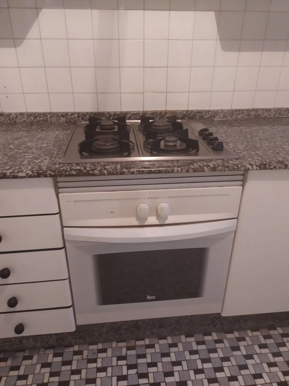 Se vende piso con balcon en ultramar para reformar