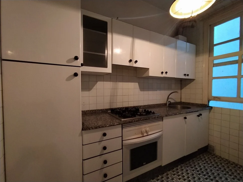 Se vende piso con balcon en ultramar para reformar