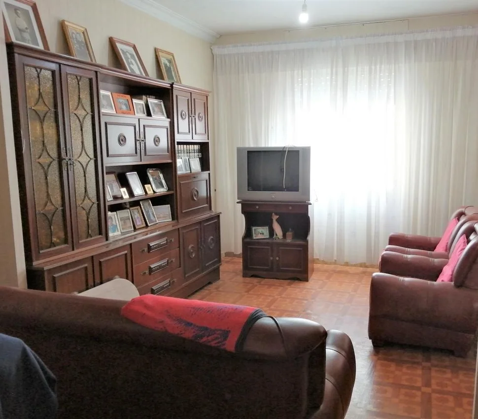 Se vende casa de dos plantas en la gándara, narón