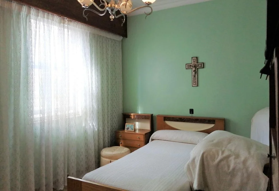 Se vende casa de dos plantas en la gándara, narón