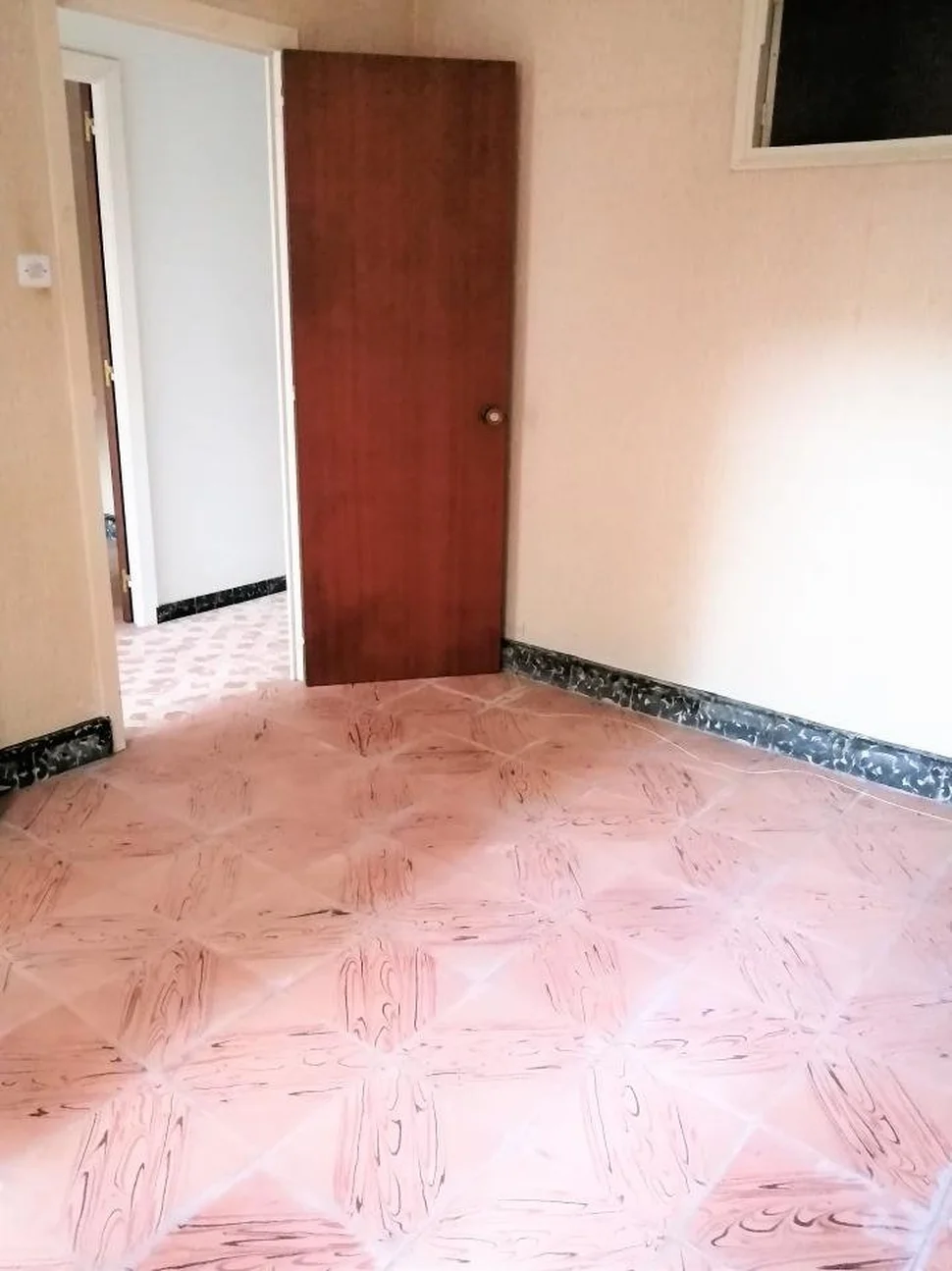 Se vende casa de dos plantas en la gándara, narón