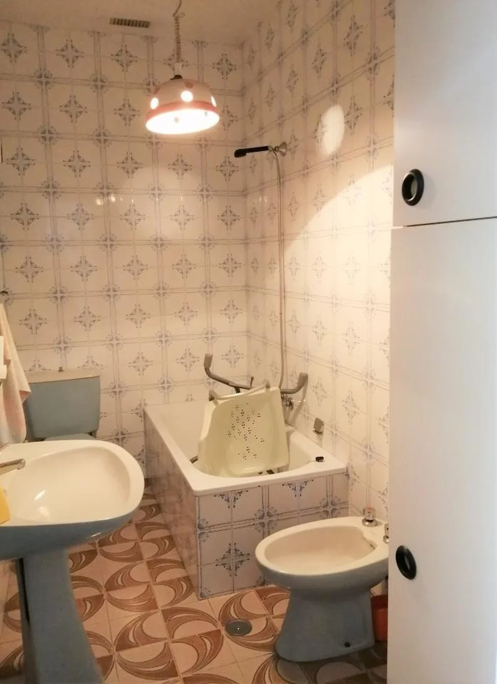 Se vende casa de dos plantas en la gándara, narón