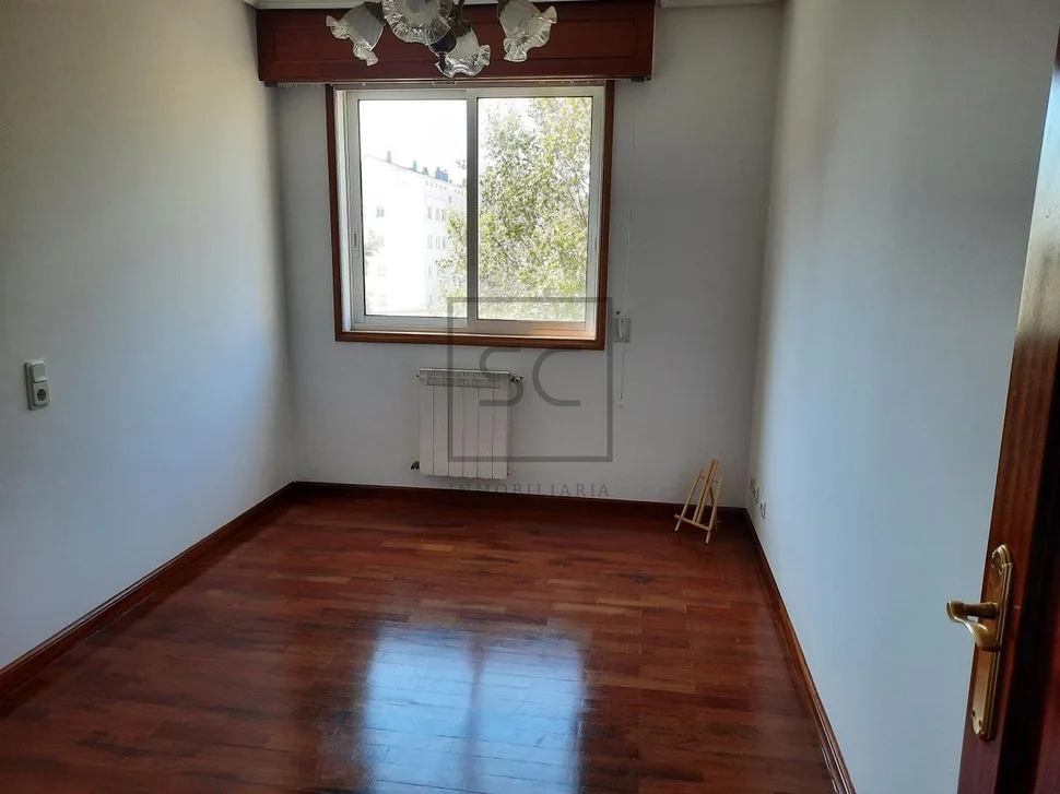 Piso 4 habitaciones con ascensor y garaje opciona en la zana ultramar, ferrol