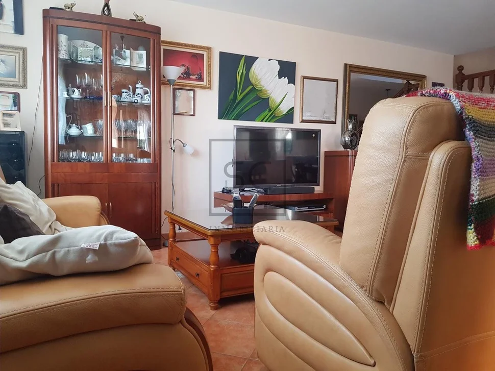 Casa con finca, bodega y piscina, en redes, ares