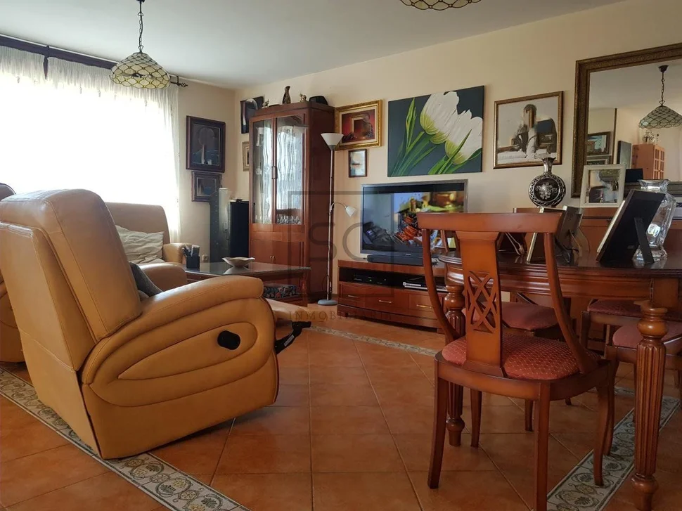 Casa con finca, bodega y piscina, en redes, ares