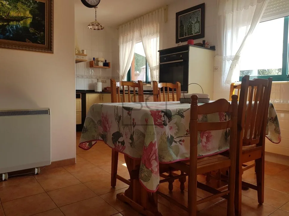 Casa con finca, bodega y piscina, en redes, ares