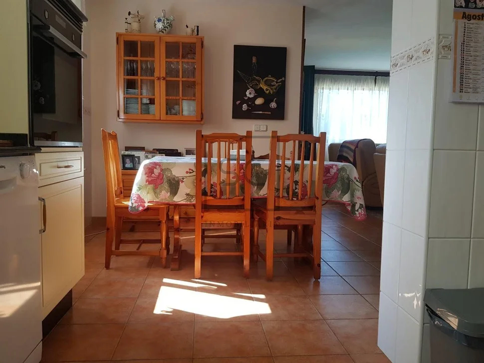 Casa con finca, bodega y piscina, en redes, ares