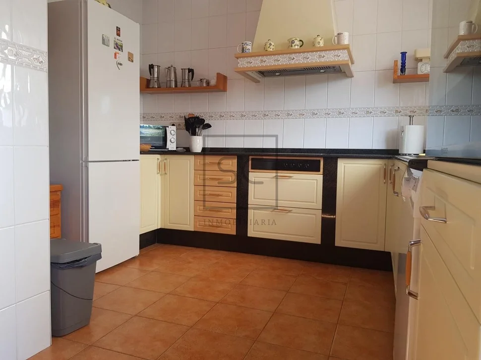 Casa con finca, bodega y piscina, en redes, ares