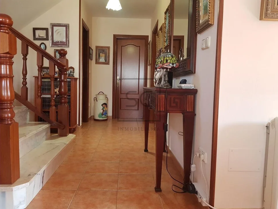 Casa con finca, bodega y piscina, en redes, ares