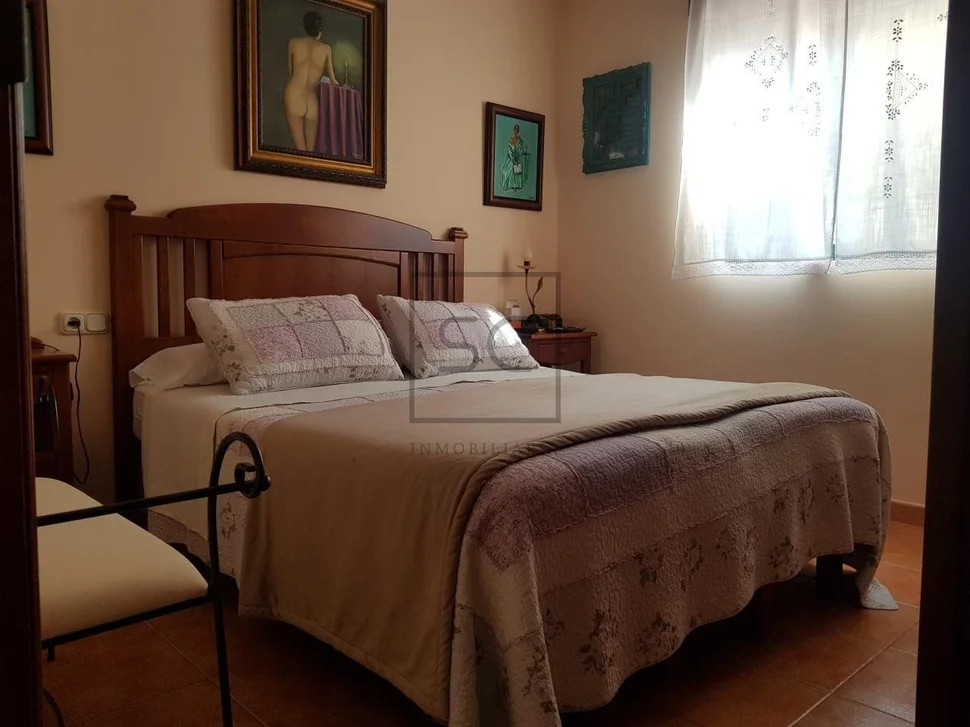 Casa con finca, bodega y piscina, en redes, ares