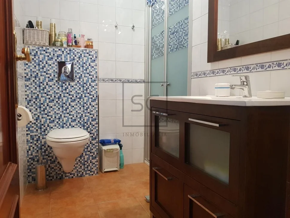 Casa con finca, bodega y piscina, en redes, ares