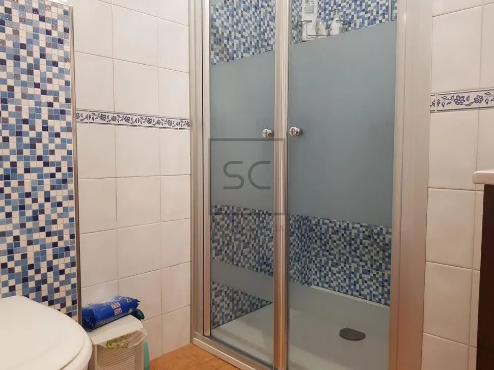 Casa con finca, bodega y piscina, en redes, ares