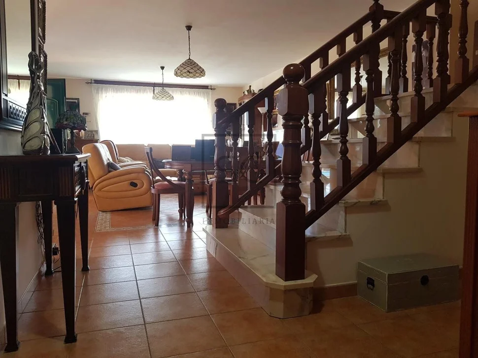 Casa con finca, bodega y piscina, en redes, ares