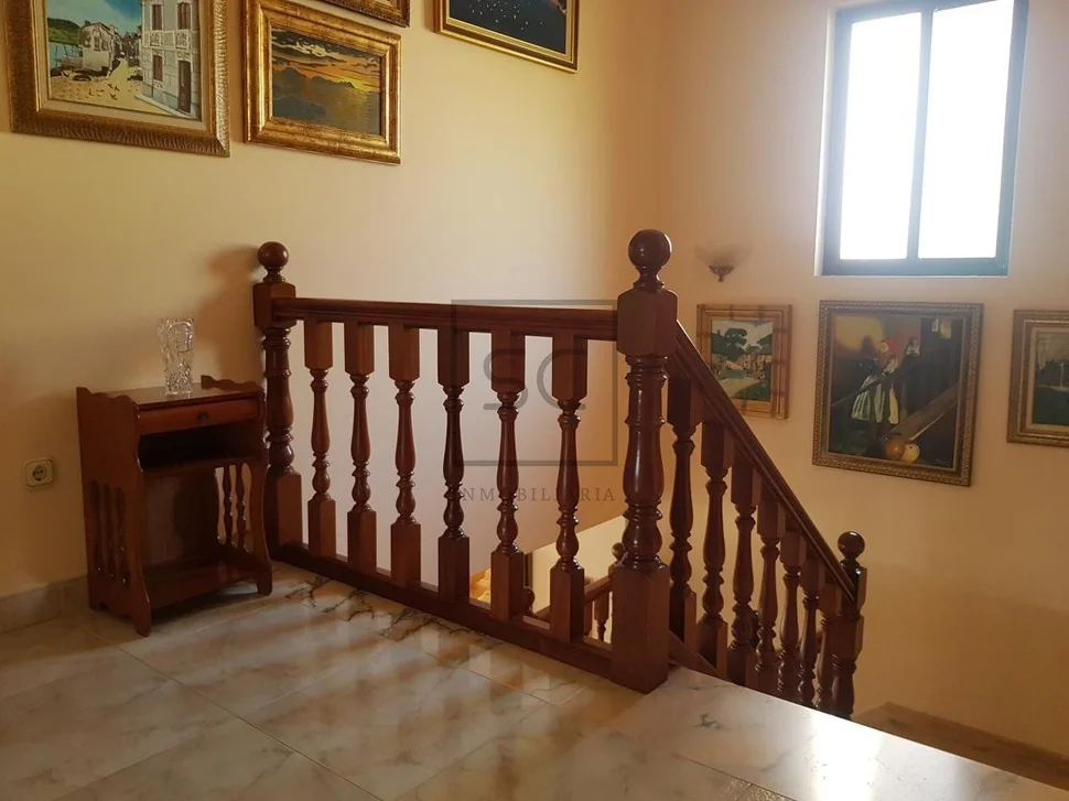 Casa con finca, bodega y piscina, en redes, ares