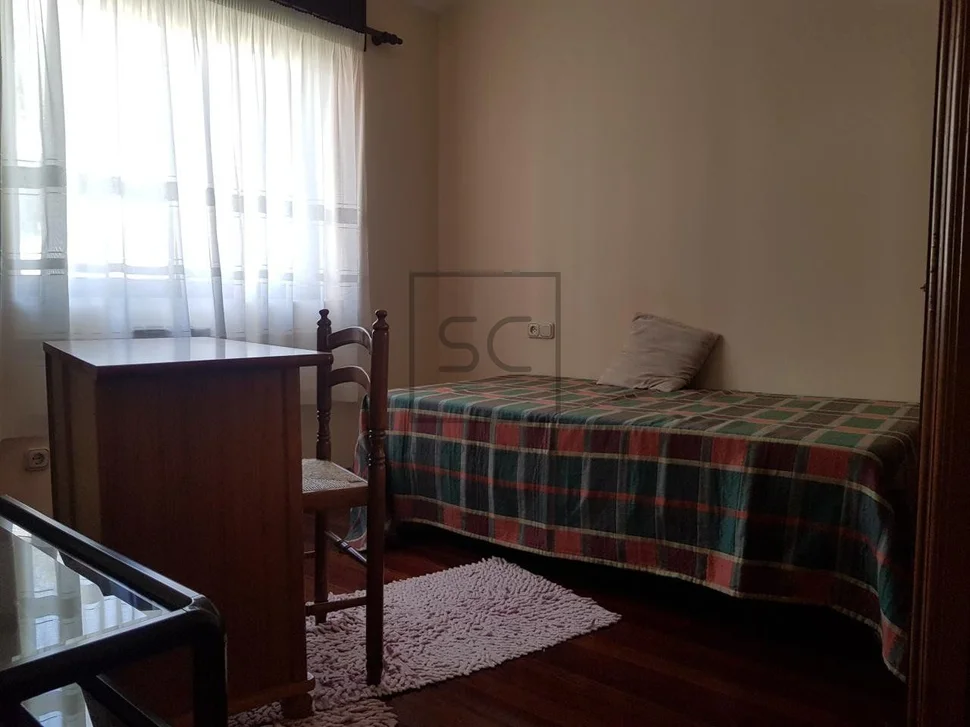 Casa con finca, bodega y piscina, en redes, ares