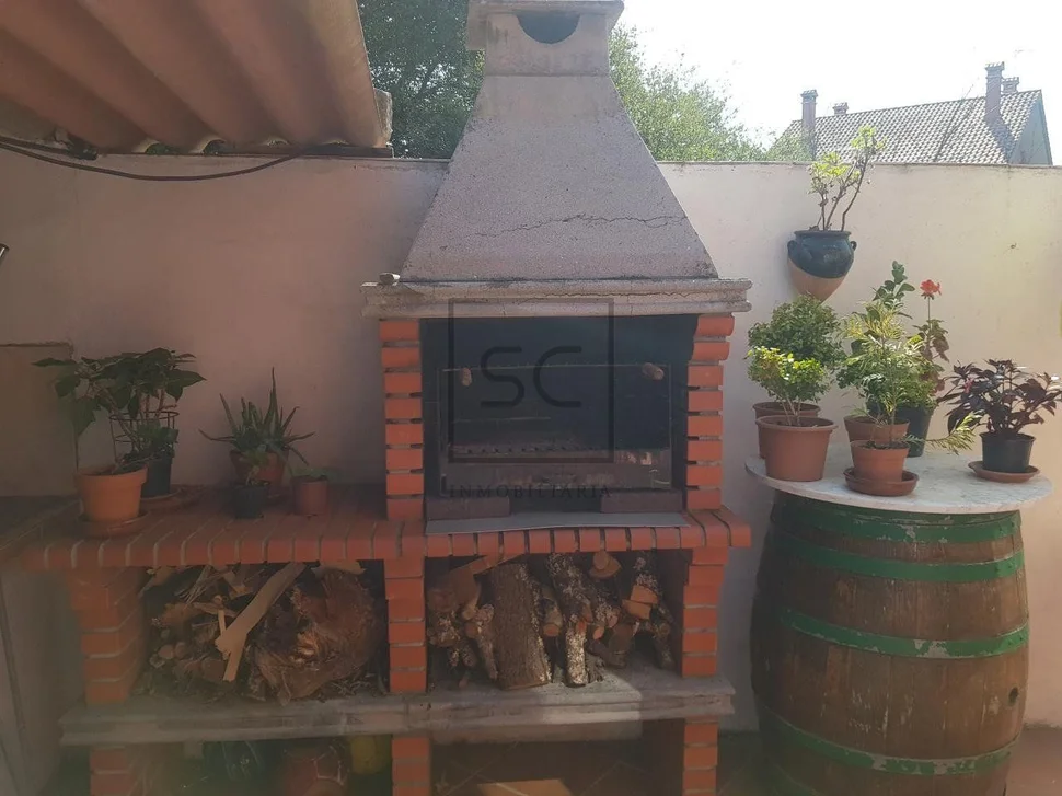 Casa con finca, bodega y piscina, en redes, ares