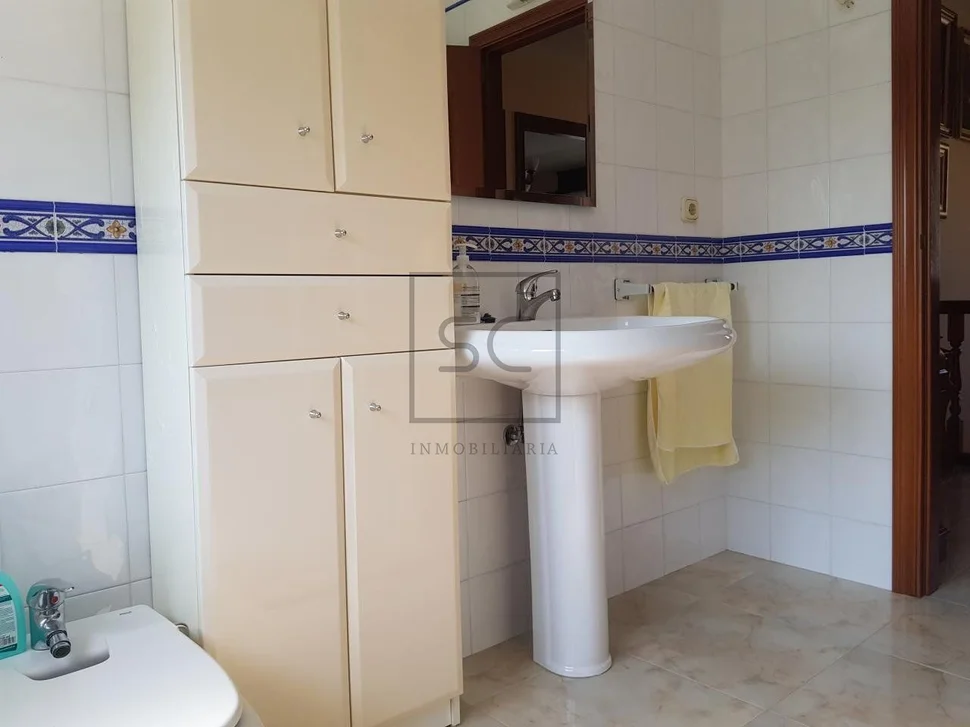 Casa con finca, bodega y piscina, en redes, ares