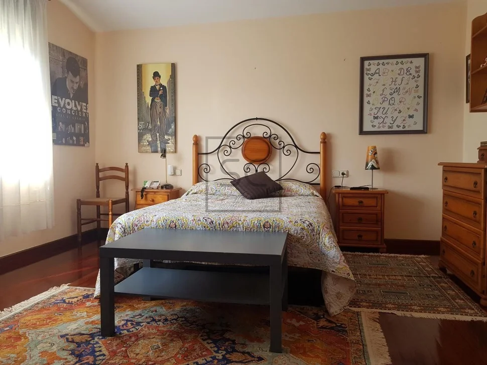 Casa con finca, bodega y piscina, en redes, ares