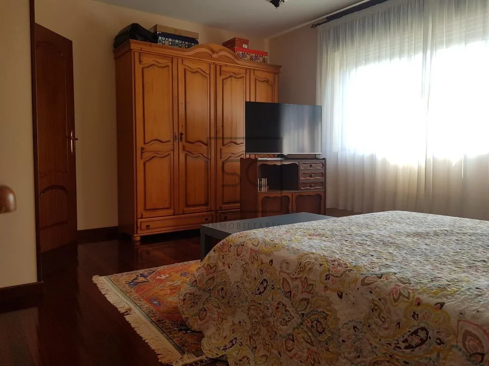 Casa con finca, bodega y piscina, en redes, ares