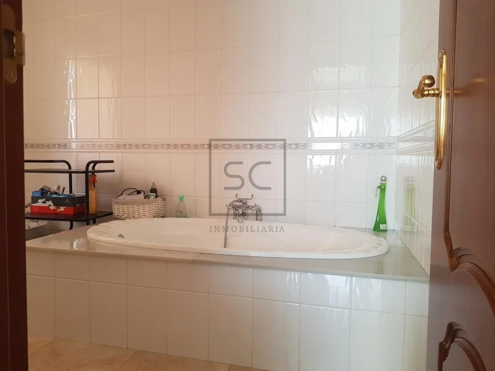 Casa con finca, bodega y piscina, en redes, ares